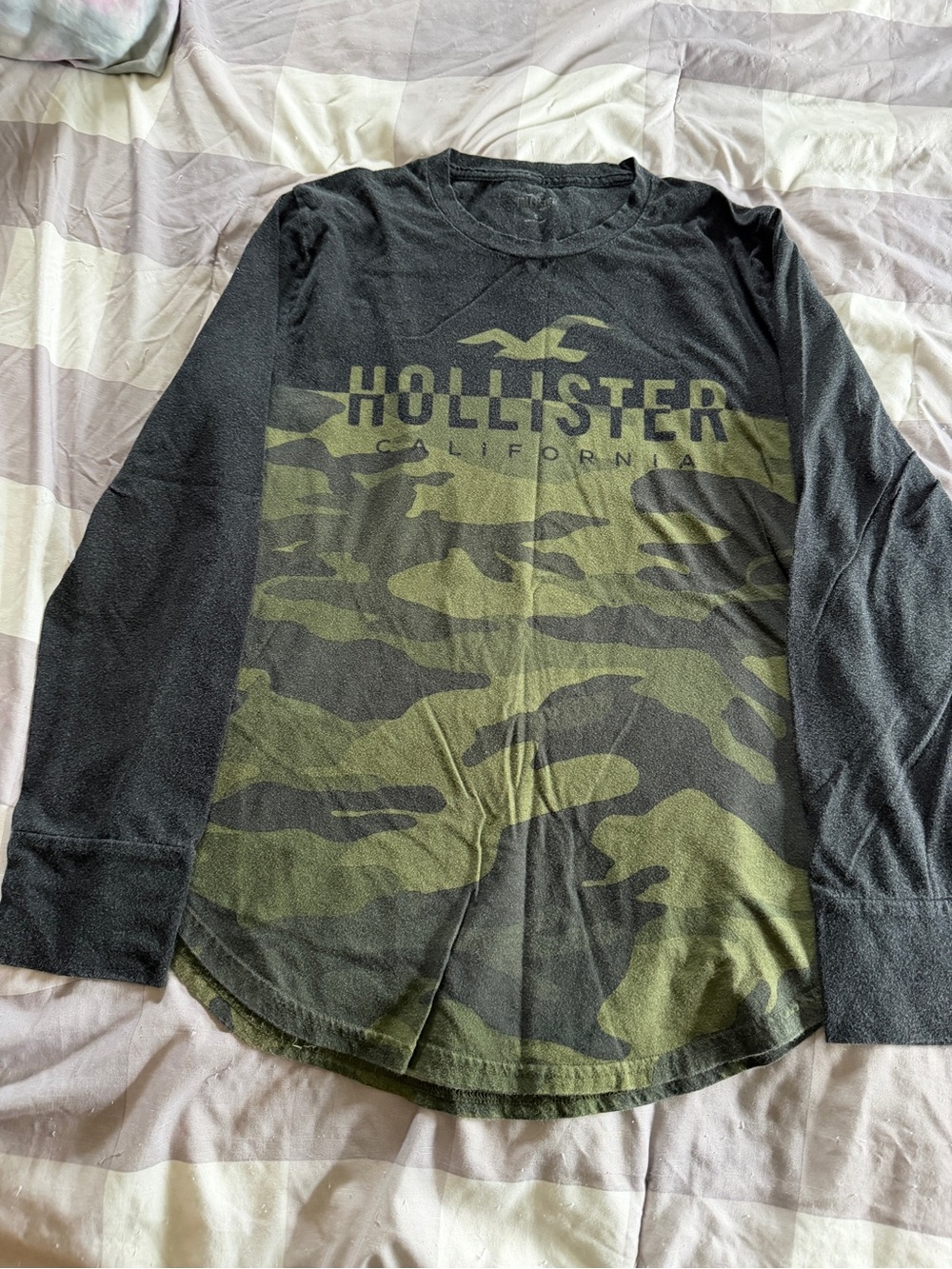 Hollister Men’s Black Long Sleeve Tee with Olive Camo Front
